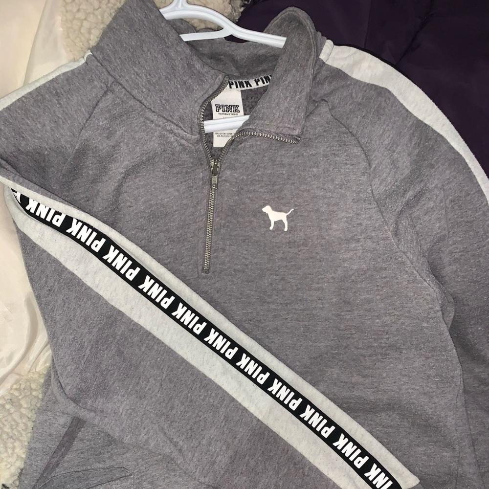 Grey sweat shirt